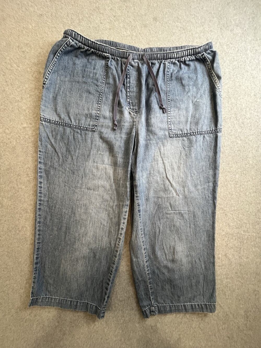 L.L.Bean Womens Classic Fit Blue Denim Capri Pants Drawstring Pockets Sz L